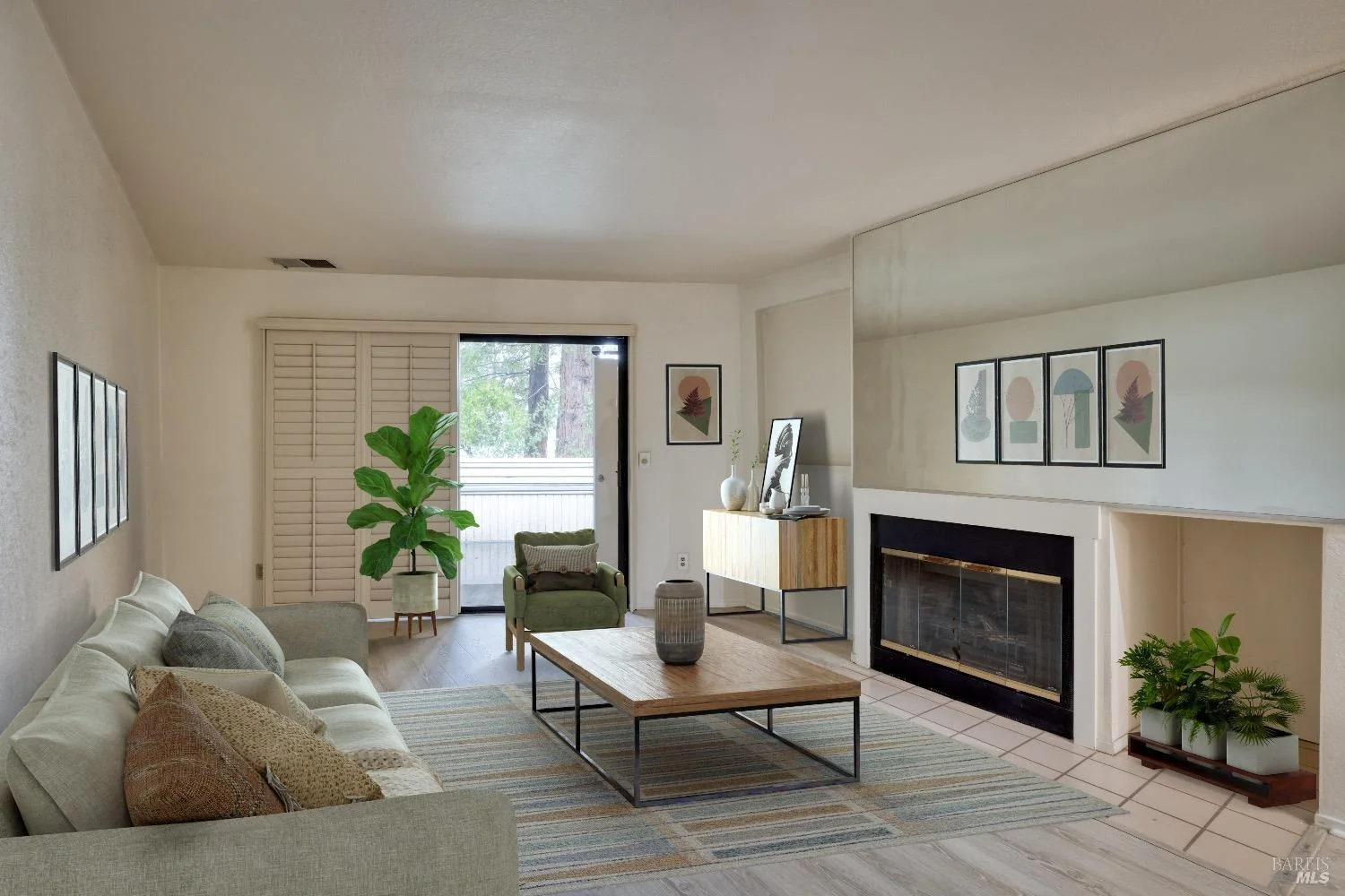 1438 Mission Boulevard, past listing photograph 2