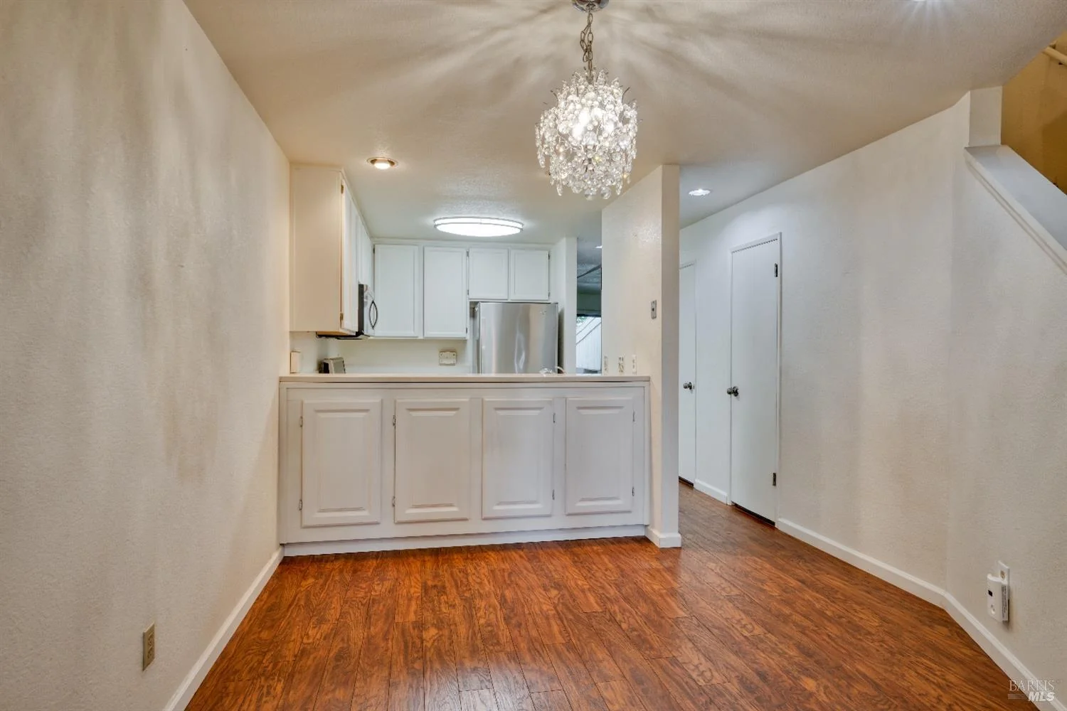 1438 Mission Boulevard, past listing photograph 3