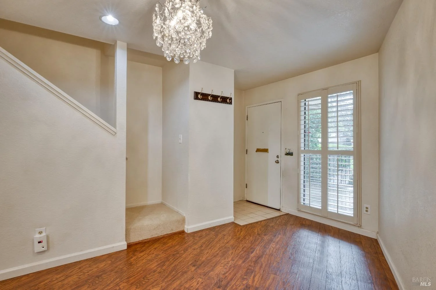 1438 Mission Boulevard, past listing photograph 4