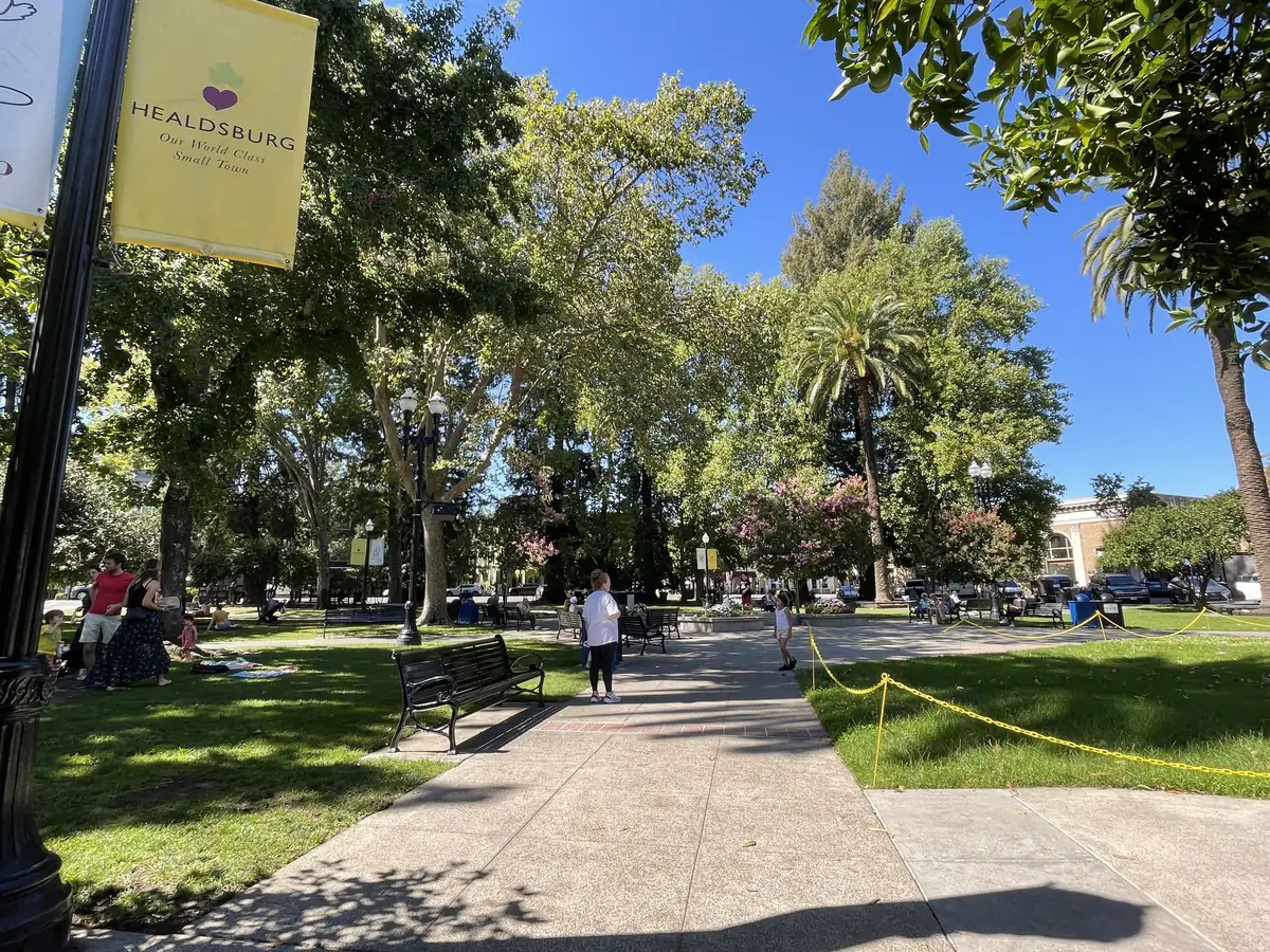 The promenade at Healdsburg Plaza