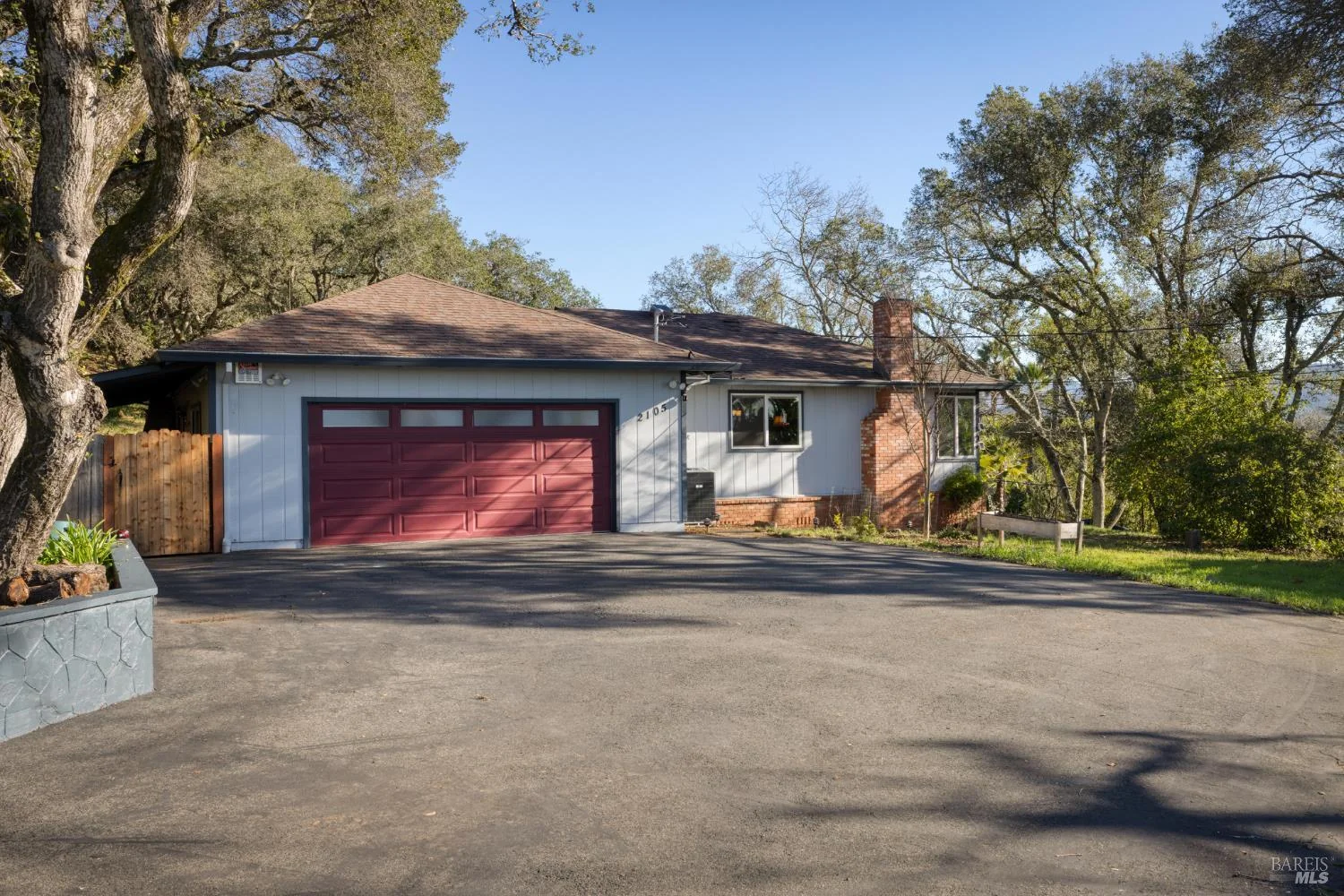 2105 Sunrise Avenue exterior