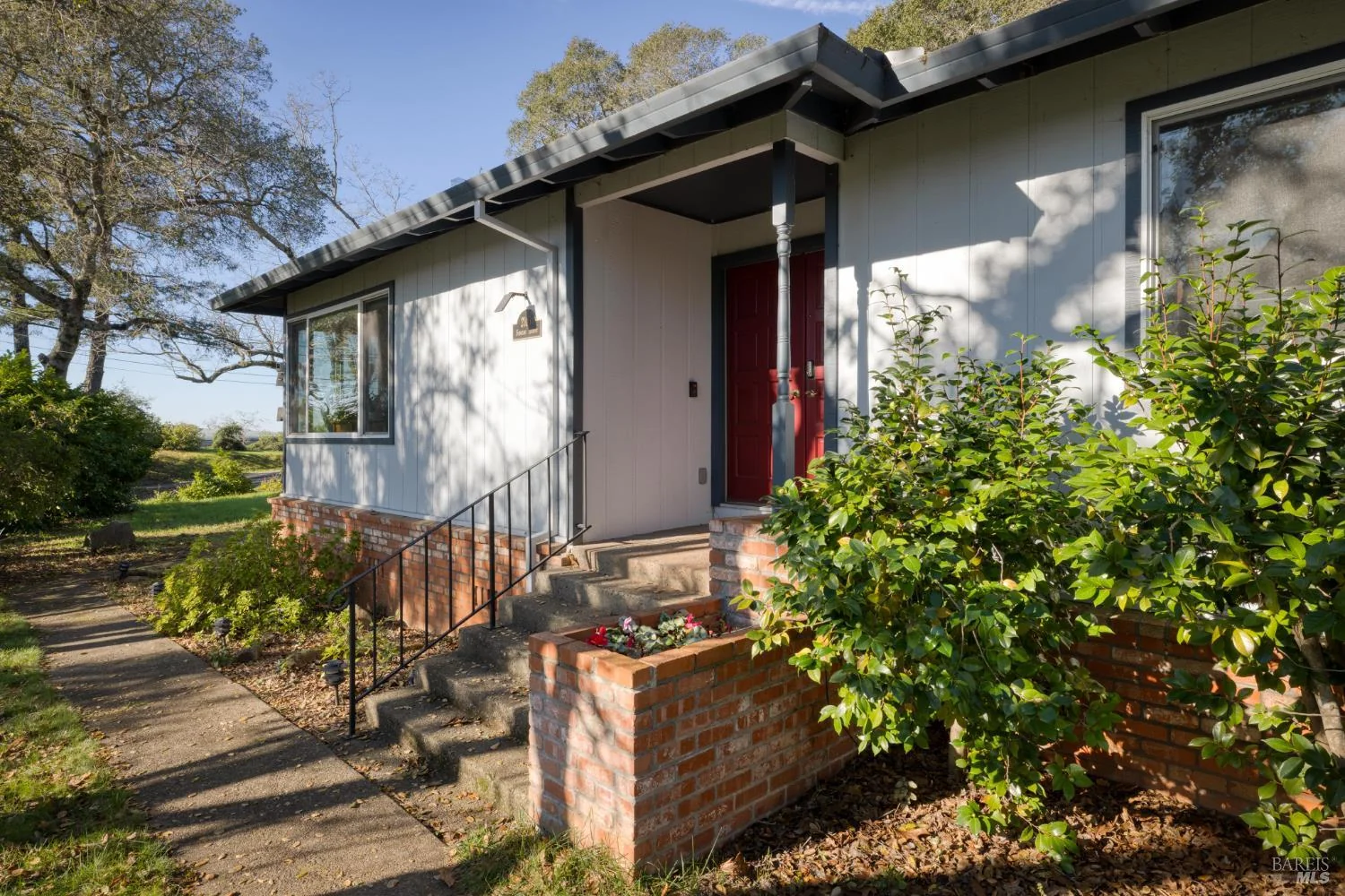 2105 Sunrise Avenue, past listing photograph 3