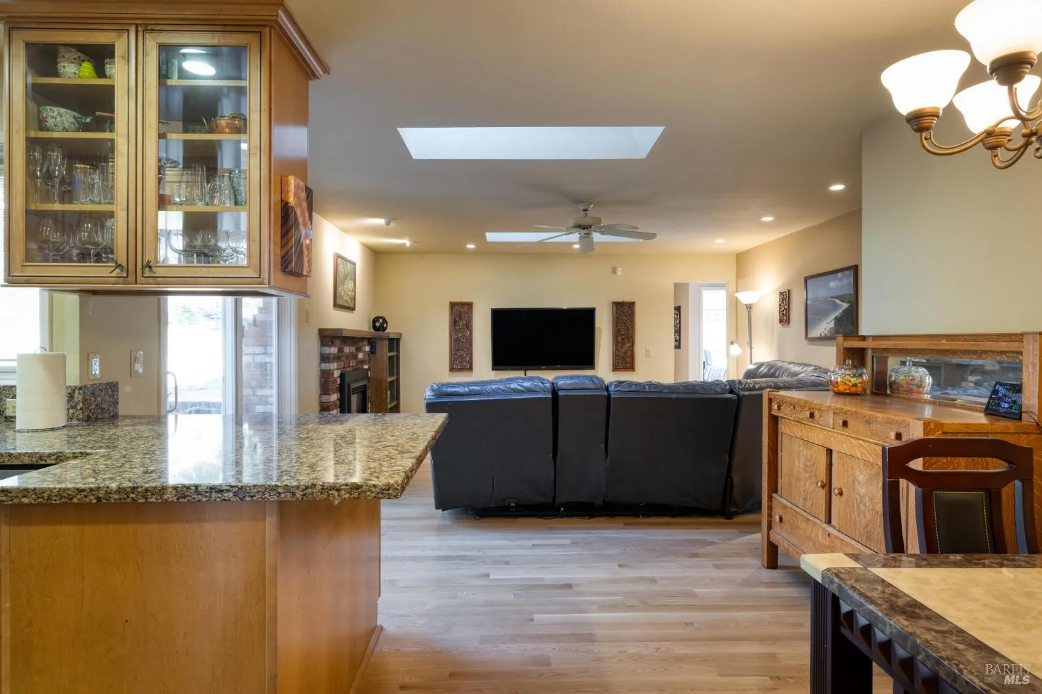 2105 Sunrise Avenue, past listing photograph 6