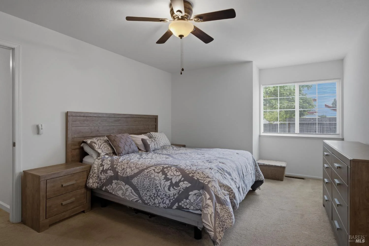 2273 White Chapel Court, past listing photograph 8